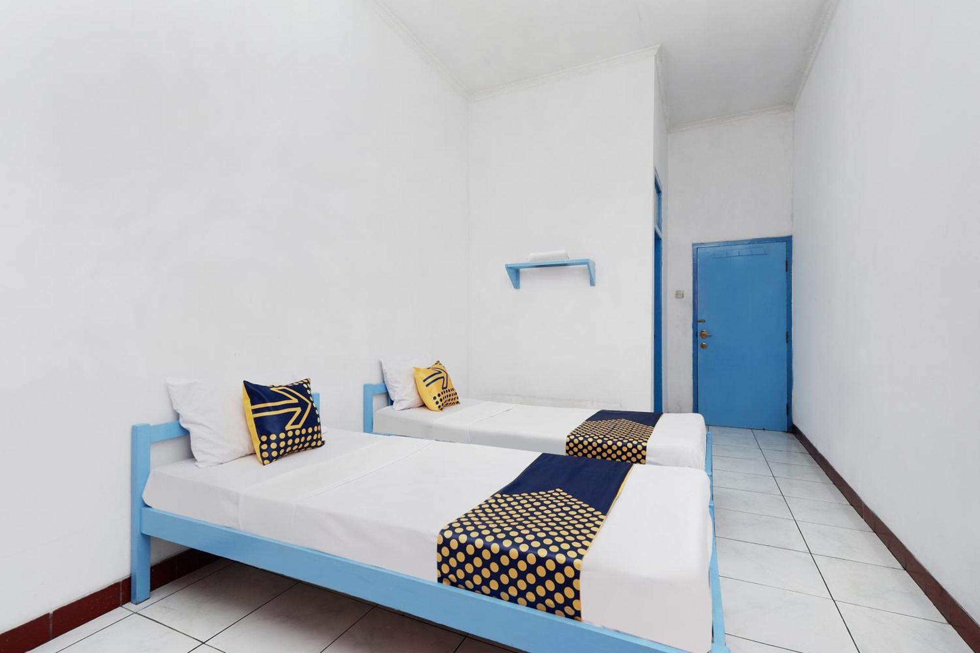 Spot On 2289 Hotel Saudara Tegal  Esterno foto