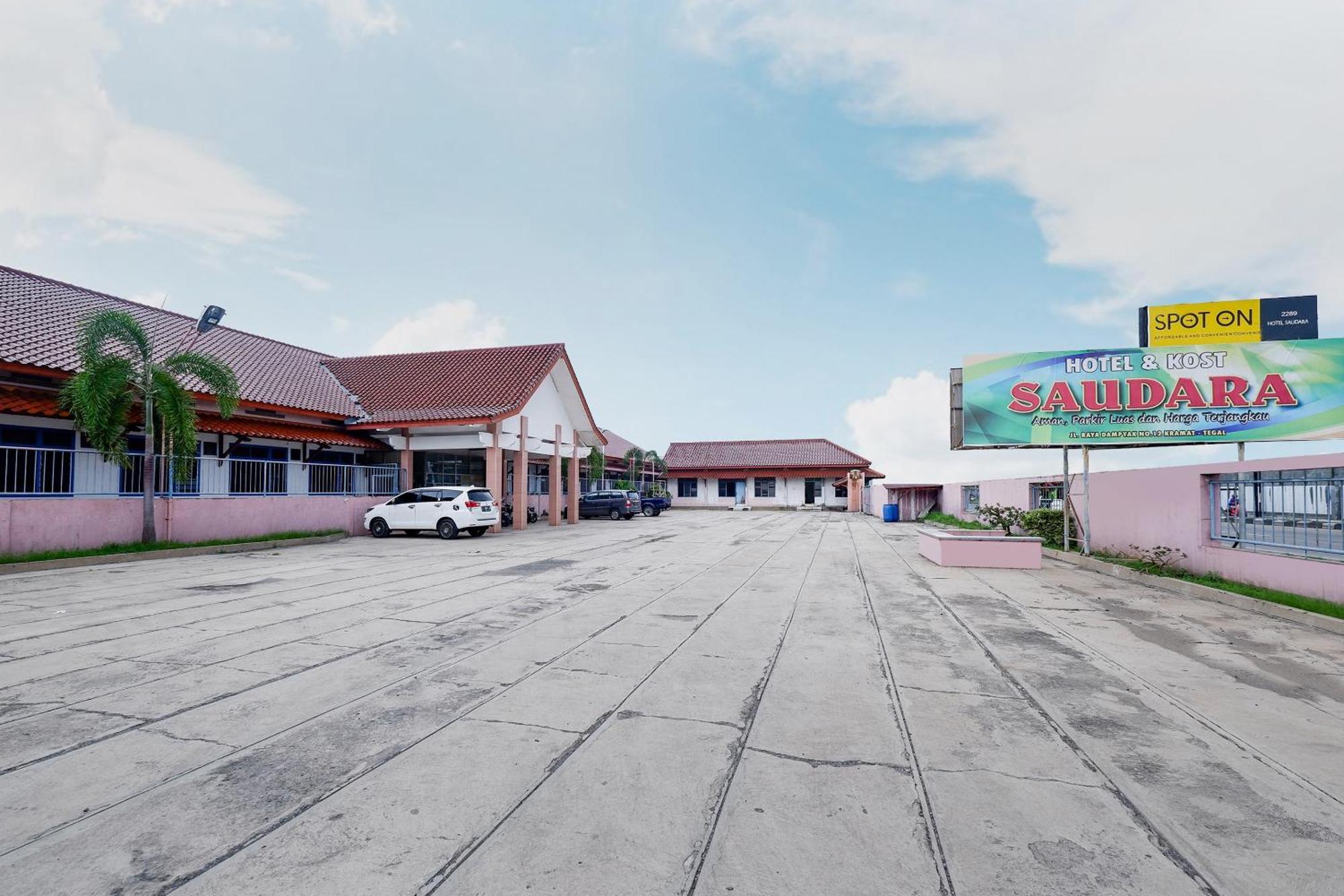Spot On 2289 Hotel Saudara Tegal  Esterno foto