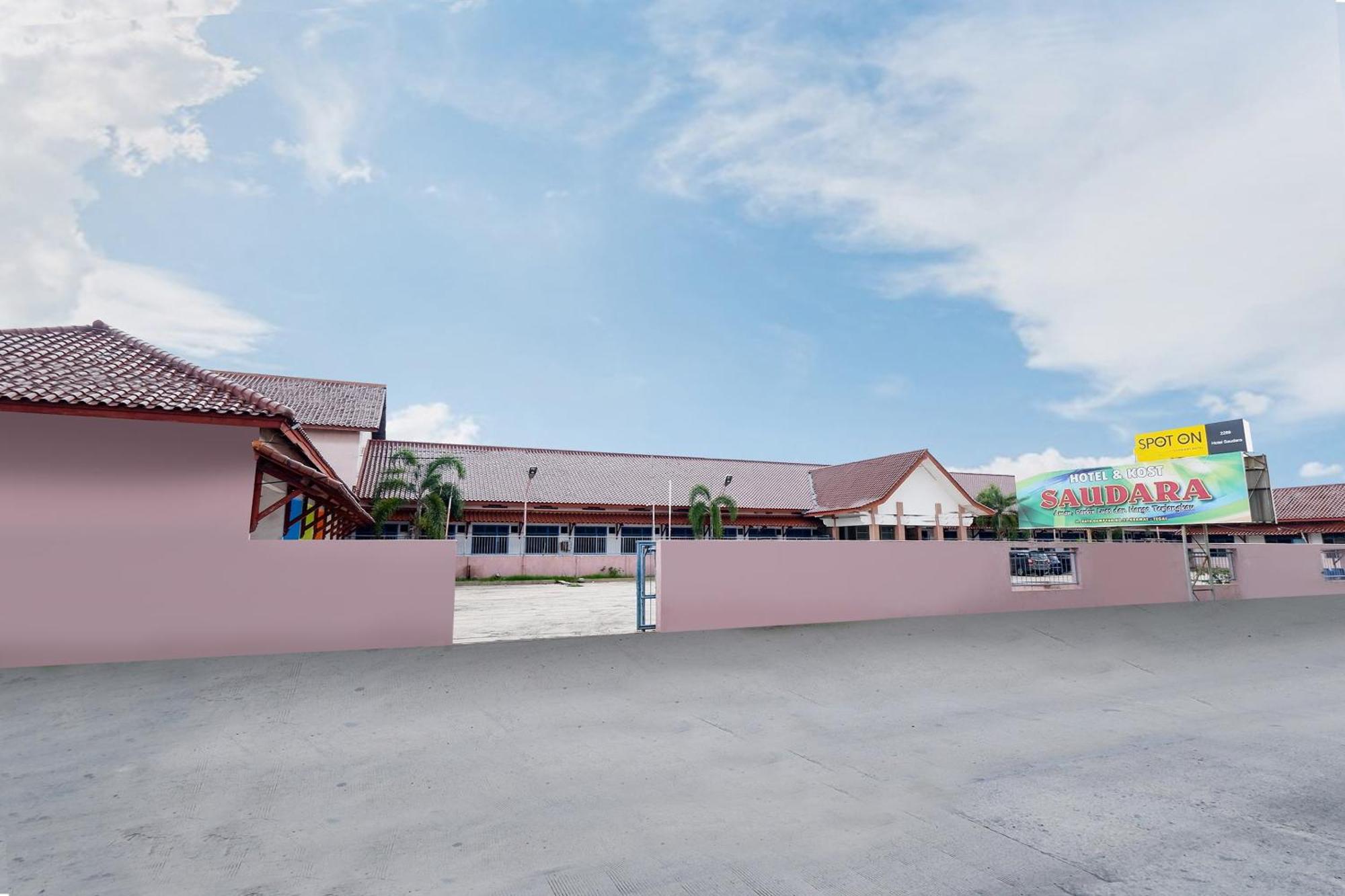 Spot On 2289 Hotel Saudara Tegal  Esterno foto