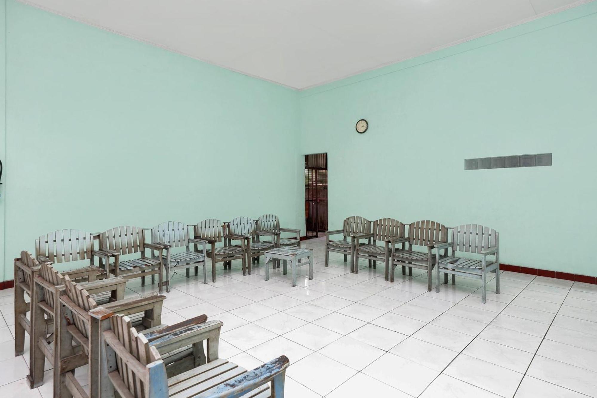 Spot On 2289 Hotel Saudara Tegal  Esterno foto