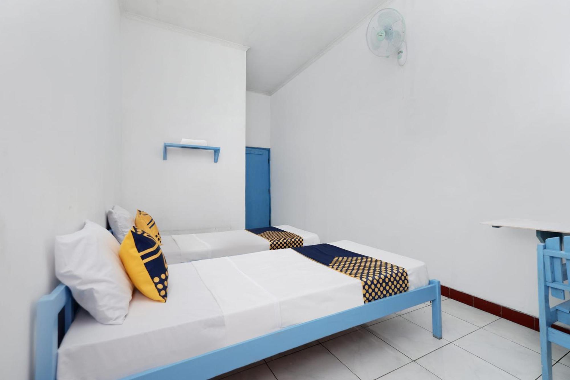 Spot On 2289 Hotel Saudara Tegal  Esterno foto