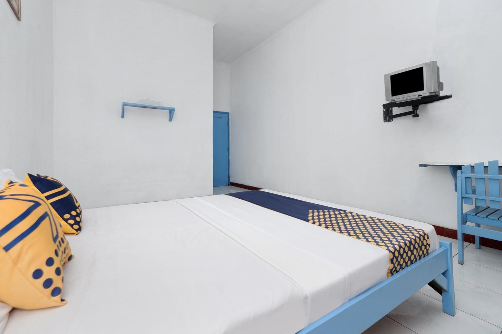 Spot On 2289 Hotel Saudara Tegal  Esterno foto