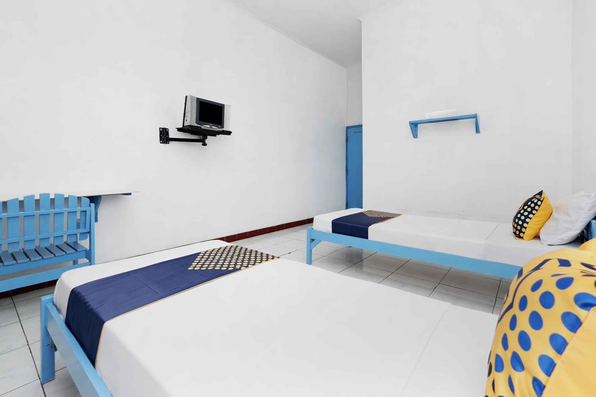 Spot On 2289 Hotel Saudara Tegal  Esterno foto