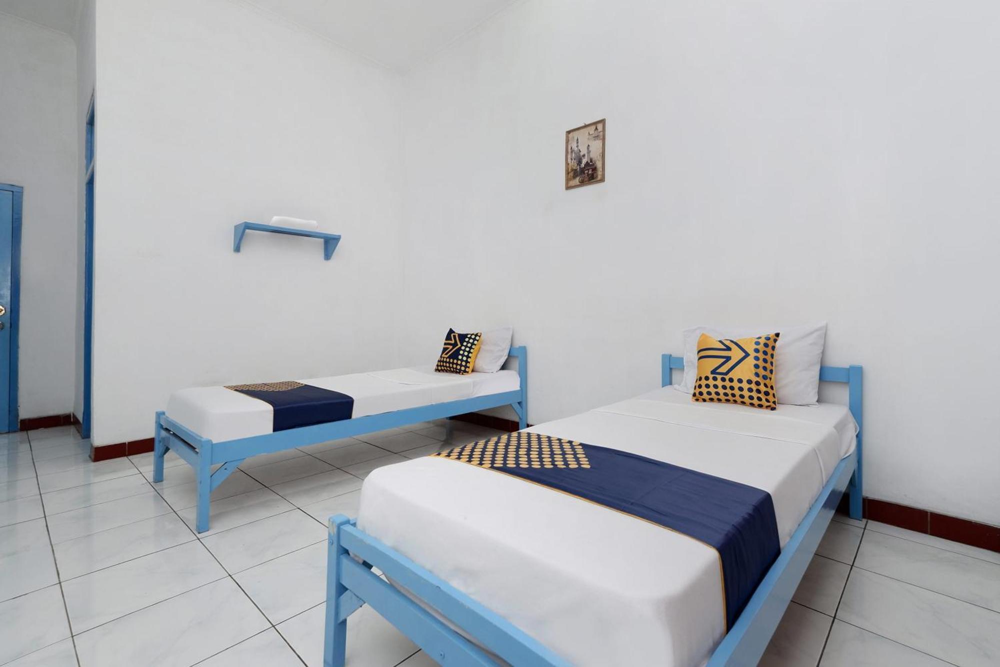 Spot On 2289 Hotel Saudara Tegal  Esterno foto