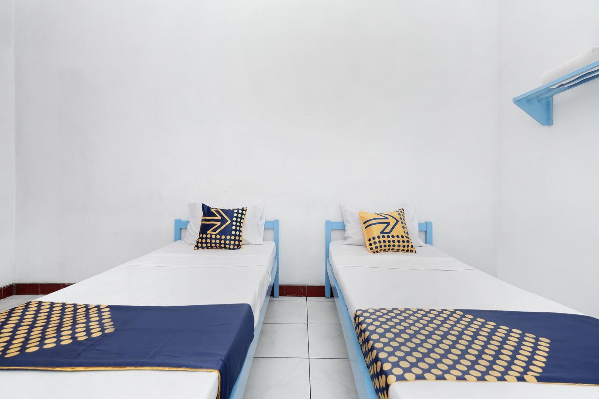 Spot On 2289 Hotel Saudara Tegal  Esterno foto